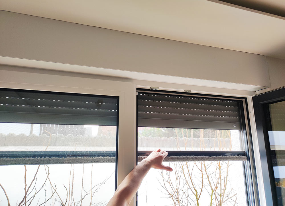 Außenfenster mit zusätzlichem Insektenschutz-Gitter